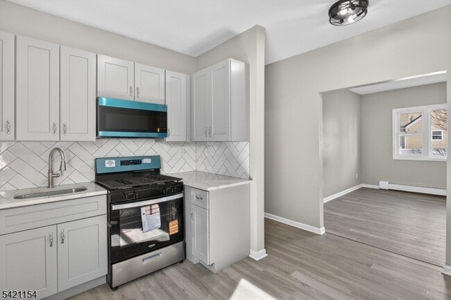 Building Photo - 378 Grand St