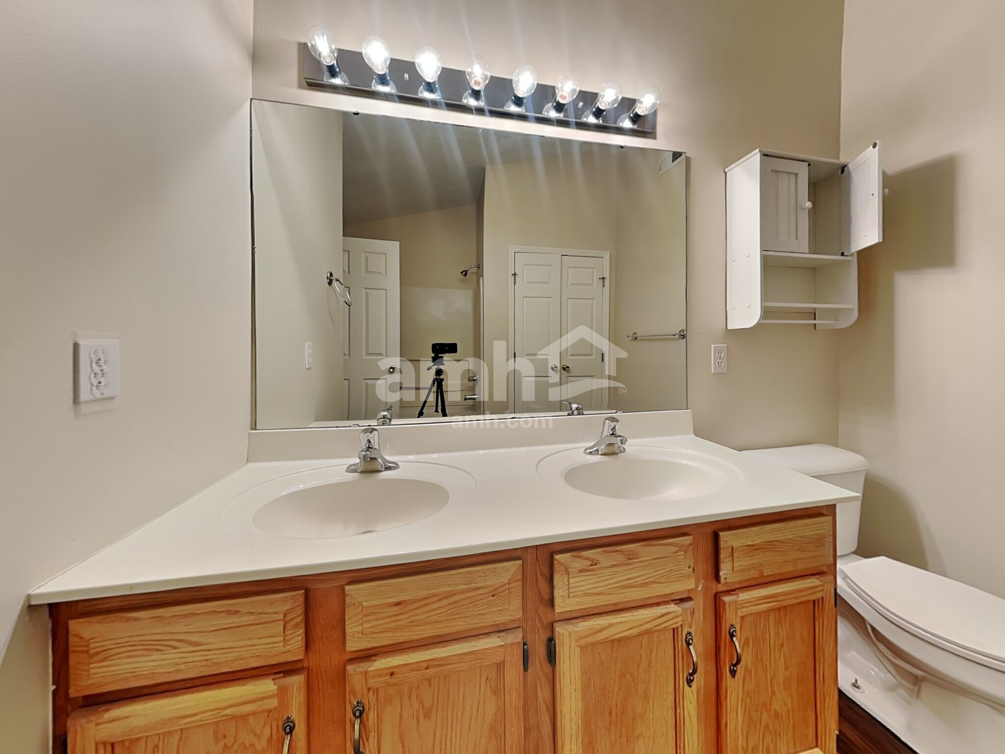 Building Photo - 682 Whippoorwill Dr