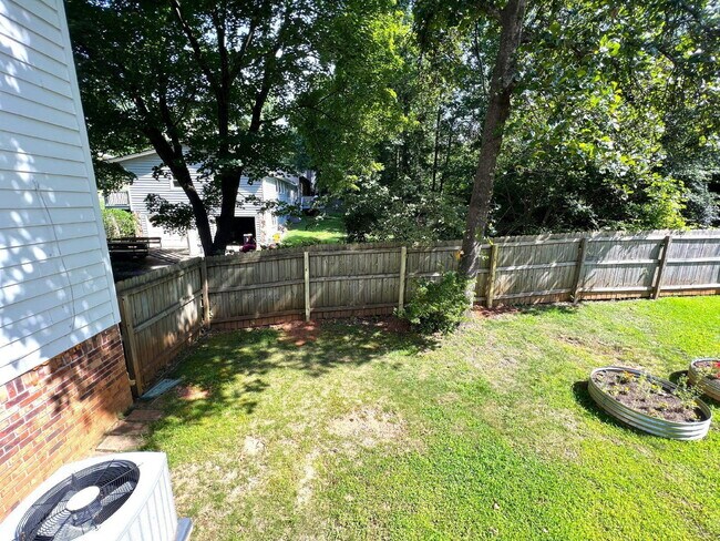 Building Photo - 3324 Devaughn Dr