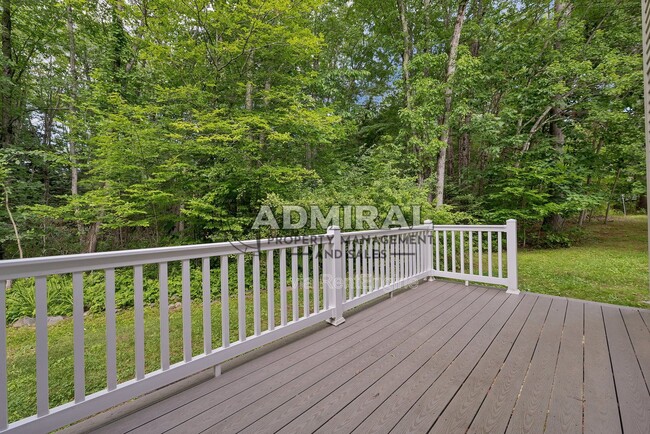 Building Photo - 65 Woodland Green