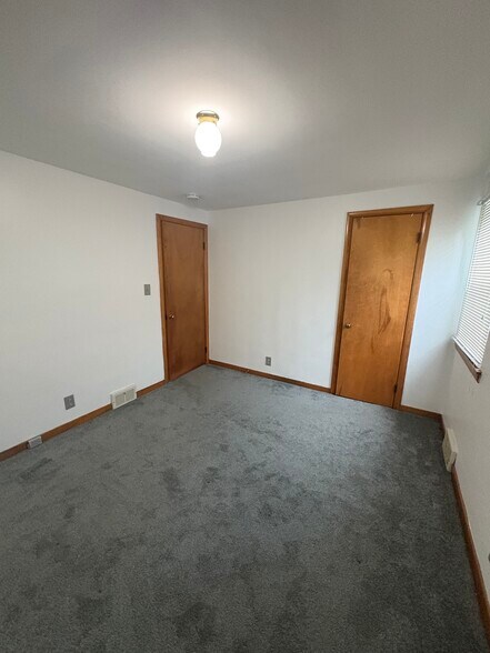 Building Photo - 49 S Youngs Rd