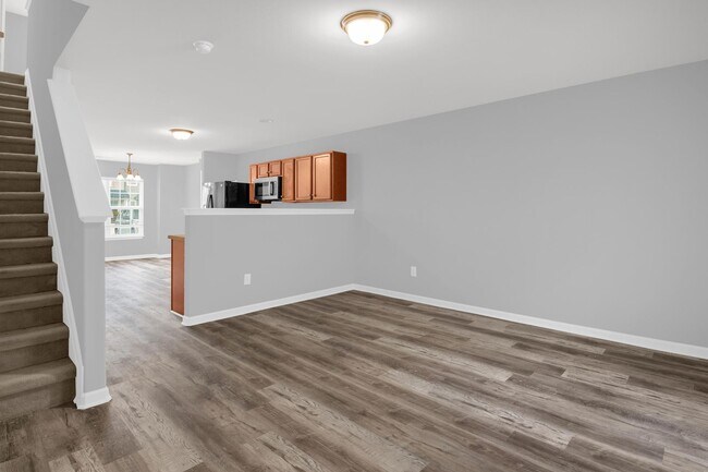 Building Photo - Updated 2BR/2.5BA Townhome