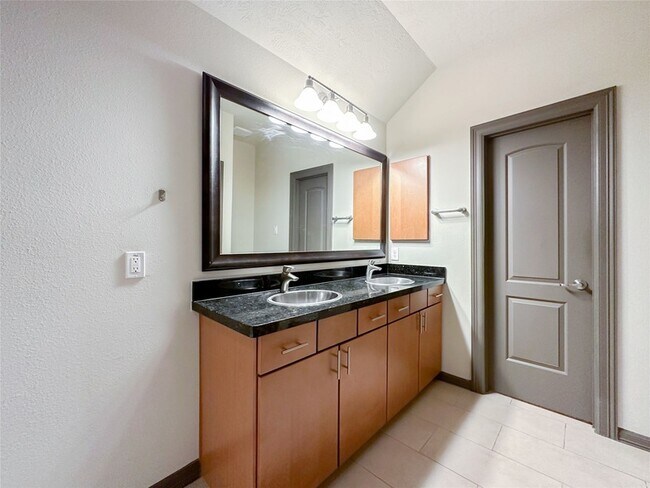 Building Photo - 95 Aventura Pl