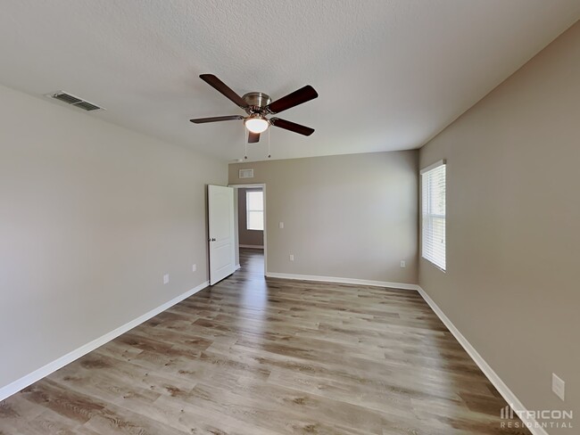 Building Photo - 518 Squires Grove Dr