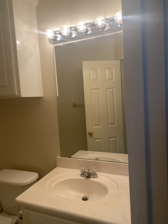 Building Photo - Townhome 3/2/2 in Arlington