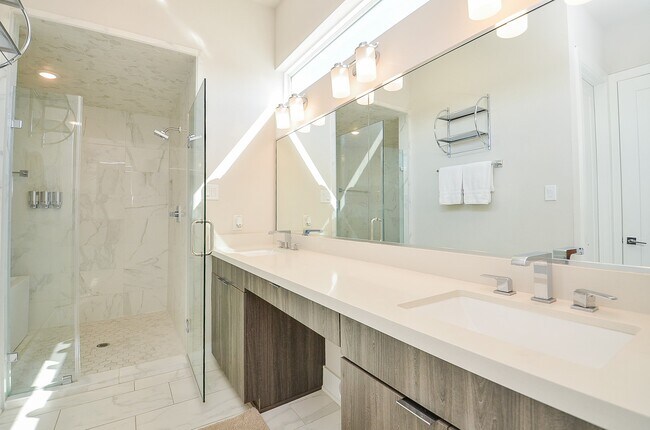 Building Photo - 5811 Fairdale Ln