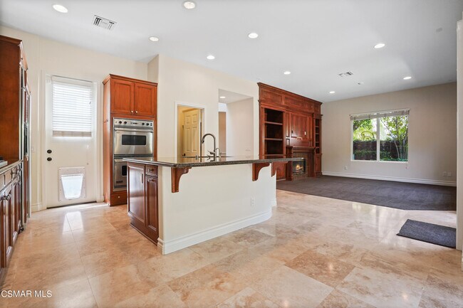 Building Photo - 6077 Mandeville Pl