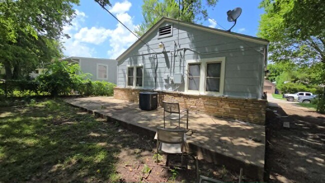Building Photo - 236 E Oklahoma St