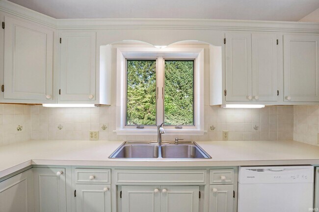 Building Photo - 128 Manor Ave