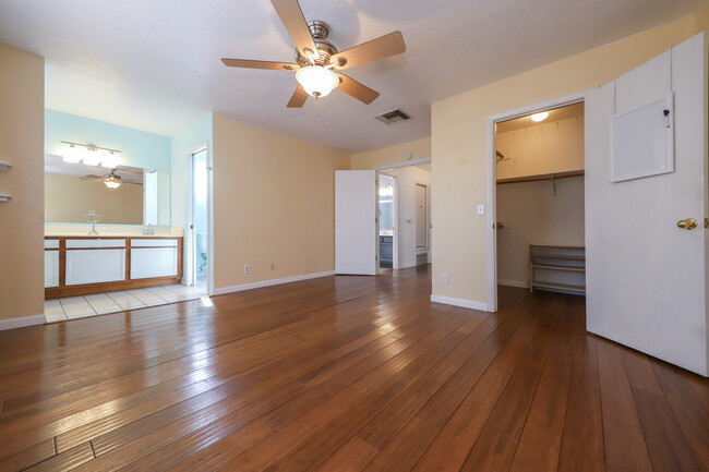 Building Photo - 10281 E Foxmoor Dr