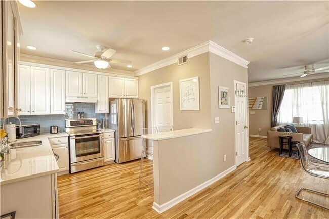 Building Photo - 83 Richmond St SE