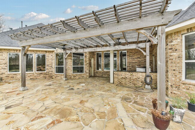 Building Photo - 2 Sagestone