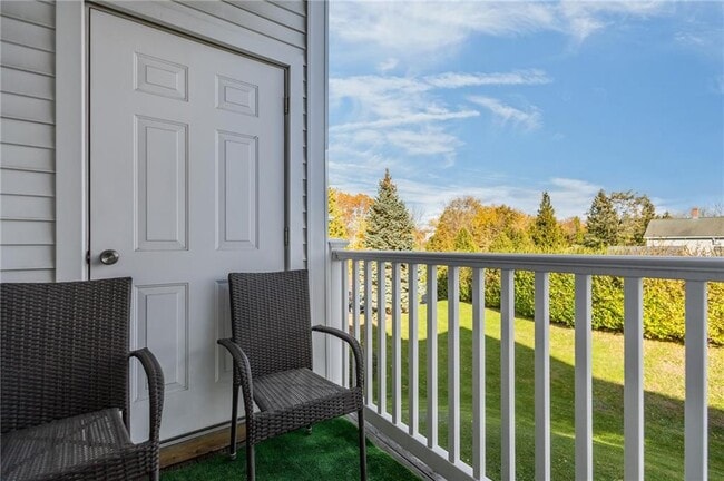 Building Photo - 106 E Mill St