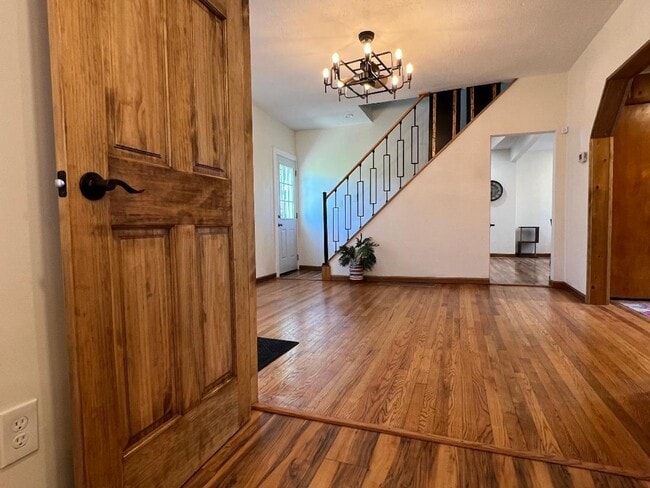 Building Photo - Detroid Shoreway Renovated  4 Bedroom, 2 Bath House with Detached Garage
