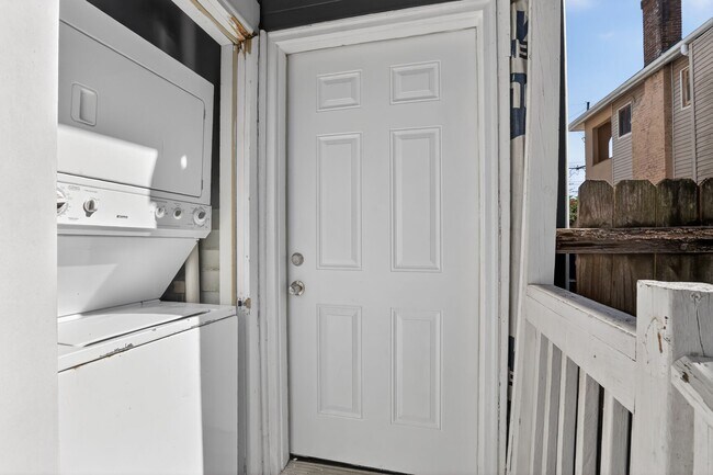 Building Photo - 3132 Robert St