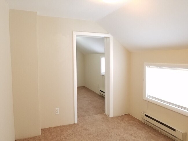Building Photo - Charming townhouse in downtown Frederick r...