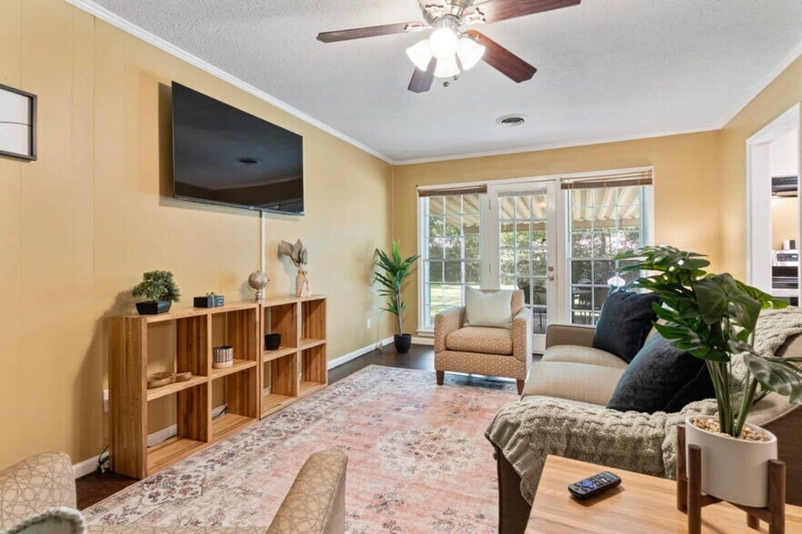 Primary Photo - 4243 Vaughn Rd