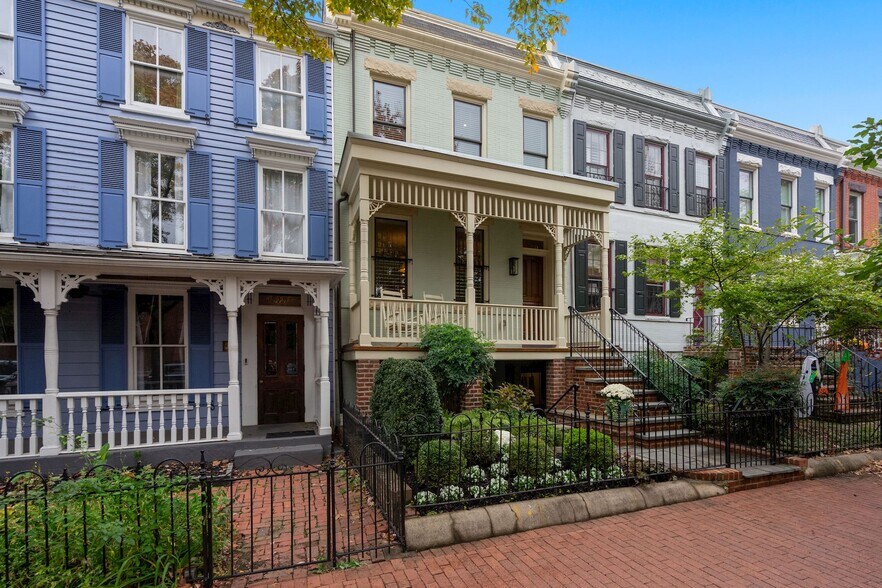 Building Photo - 513 7th St SE