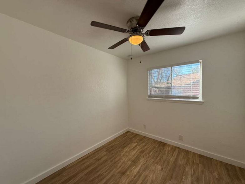 Building Photo - 5419 Lk Grv Dr