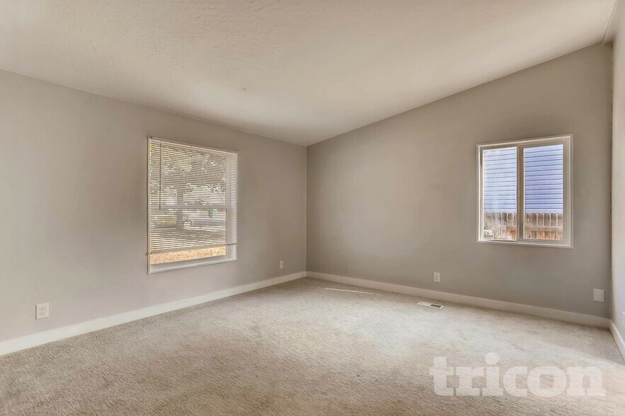 Building Photo - 1299 Mobile St