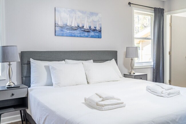 Building Photo - 4375 Park St