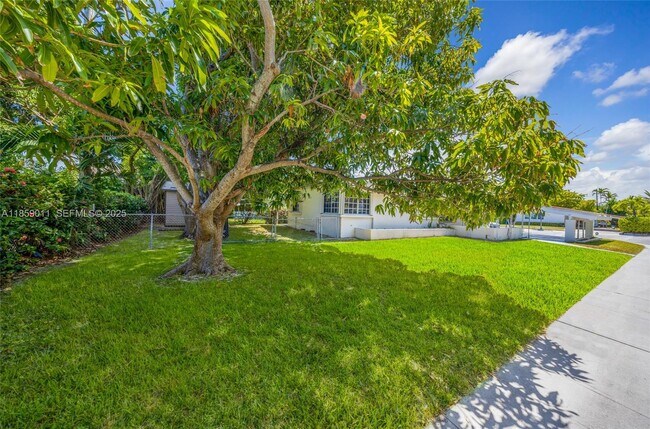 Building Photo - 1700 N Treasure Dr