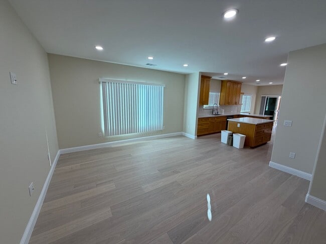 Building Photo - 985 Williams St