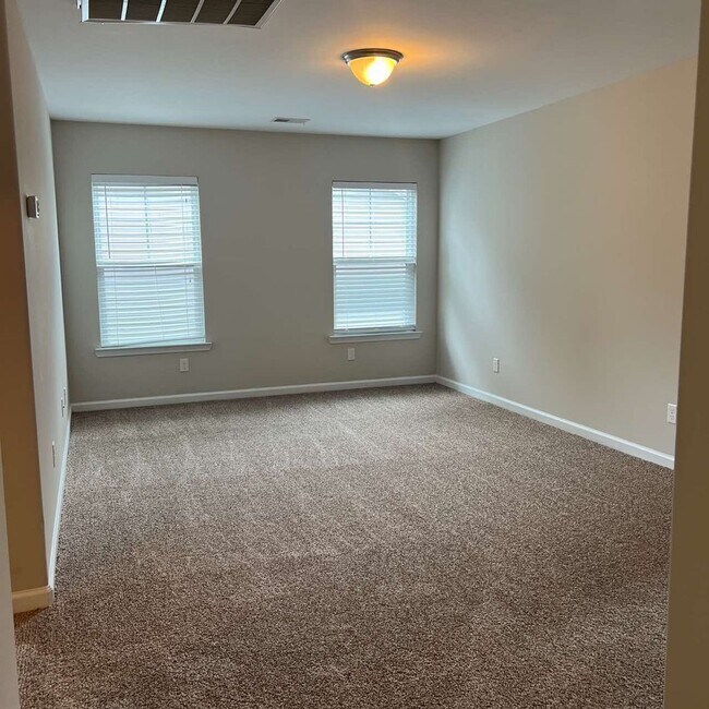 Building Photo - This beautiful 4 bedroom, 2.5 bath home in the highly sought-after Palmetto Pointe neighborhood h...