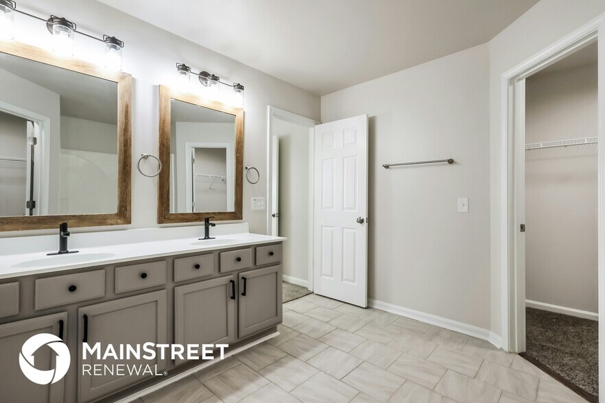 Building Photo - 7003 Hollow Oaks Dr