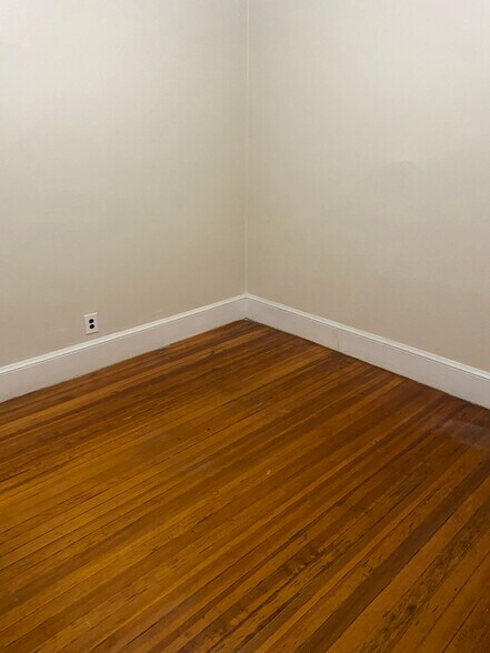 Building Photo - 22 Westernview St