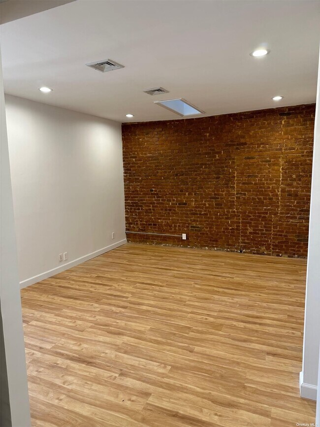 Primary Photo - 959 Wyckoff Ave