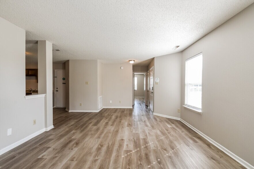 Building Photo - 526 Florence Dr