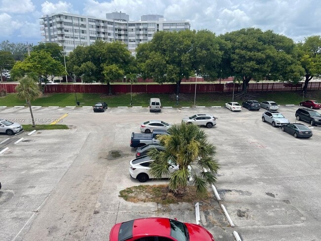 Building Photo - 1301 NE Miami Gardens Dr