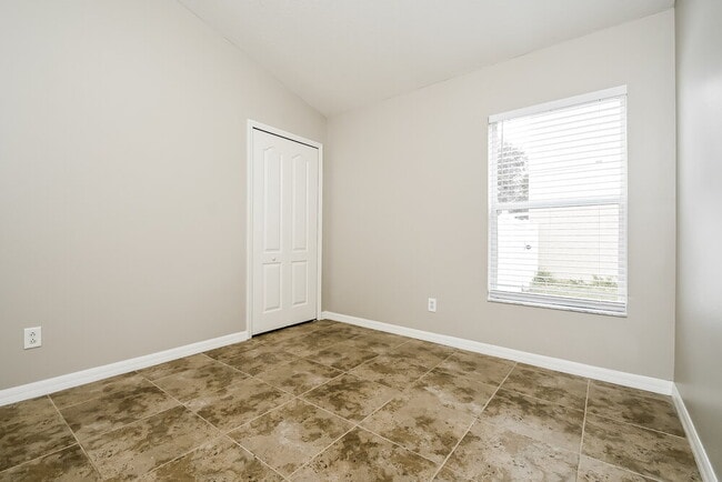 Building Photo - 4233 Hartford Lake Dr