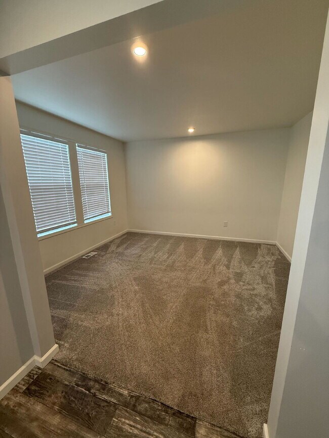 Building Photo - Spacious 4-Bedroom Home with 3 Full Baths in Swartz Creek