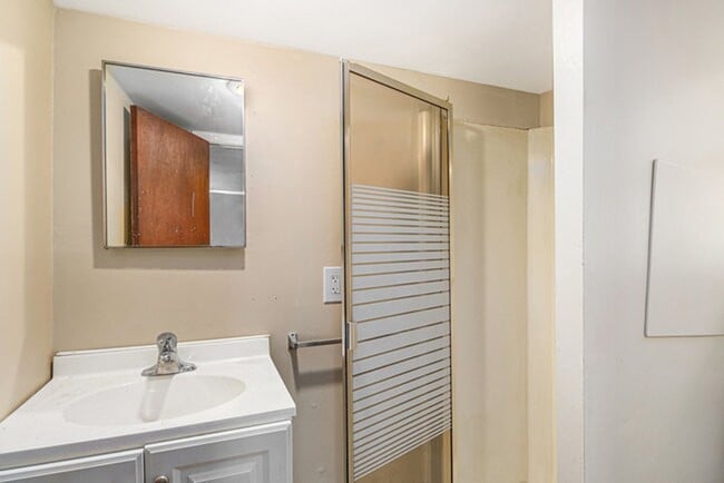 Building Photo - Charming 3-Bedroom Home in Quiet Neighborhood