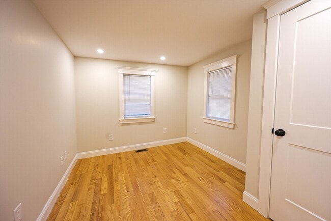 Building Photo - 85 Oak St