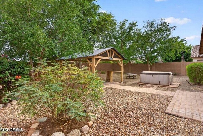 Building Photo - 42059 W Cheyenne Dr