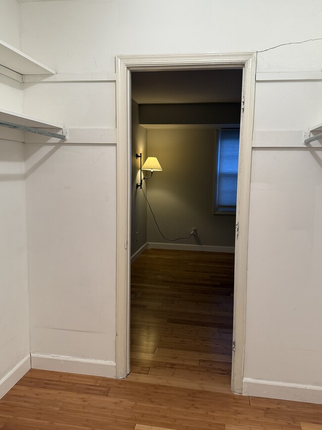 walk-in closet - 8112 Colony Point Rd