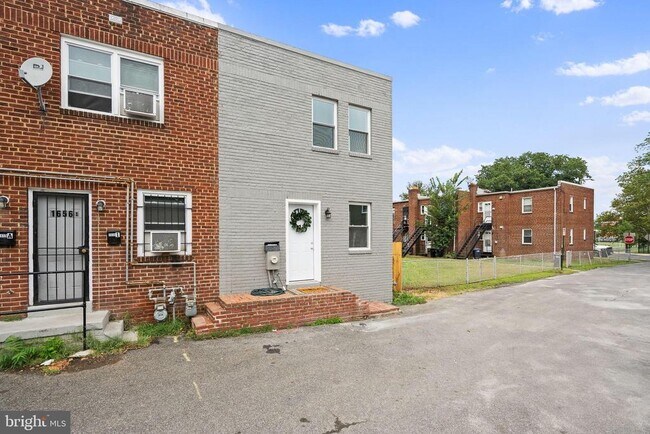 Building Photo - 1658 F St NE