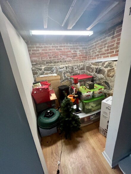 Building Photo - 30 Thorpe St