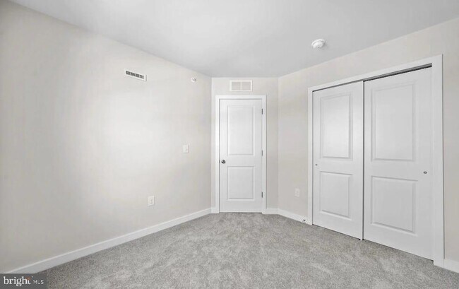 Building Photo - 242 Talucci Dr