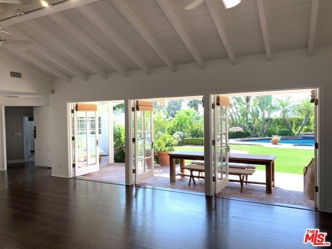 Building Photo - 8050 Mulholland Dr