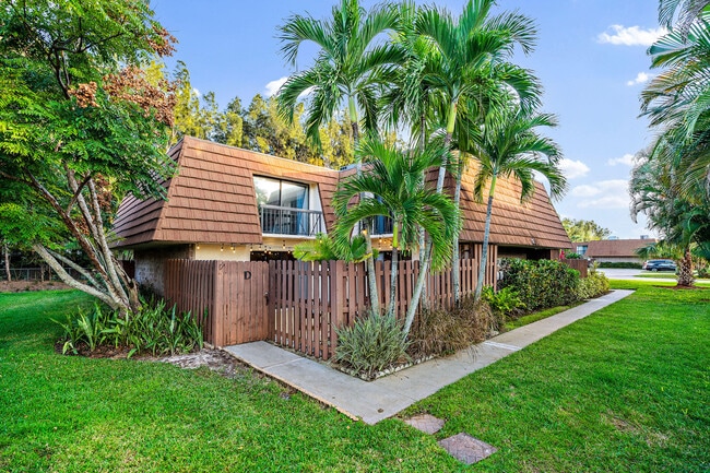 Building Photo - 825 Center St