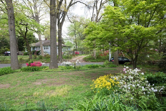 Building Photo - 6789 Little Falls Rd