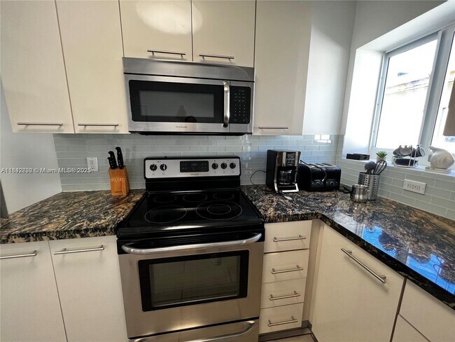 Building Photo - 625 77th St