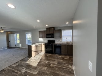 Building Photo - 10610 State Rte 762