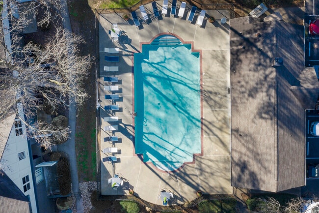 Building Photo - Barcelo at East Cobb