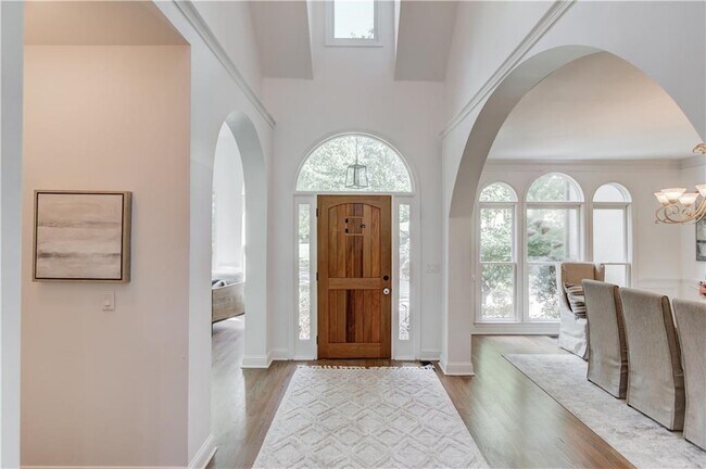 Building Photo - 2870 Roanoke Rd