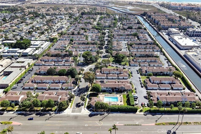 Building Photo - 8231 Deerfield Dr